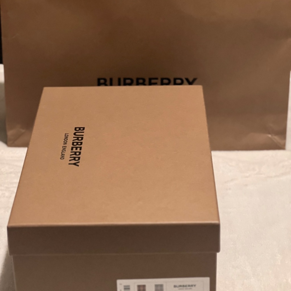 Burberry Sneakers - Picture 9 of 9